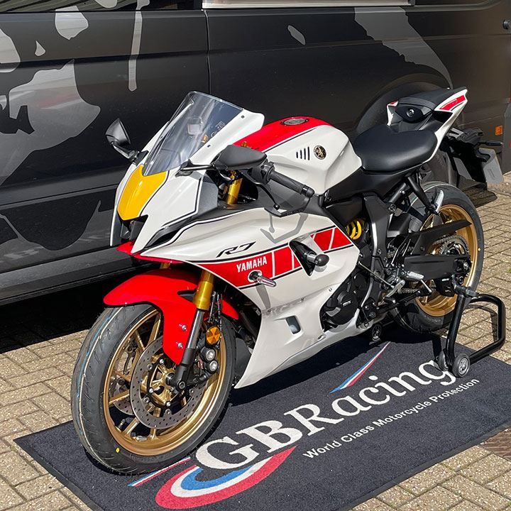 GBRacing Lower Chain Guard excl 6mm Paddock Stand Bobbins for Yamaha (CGA15-GBR-SET)