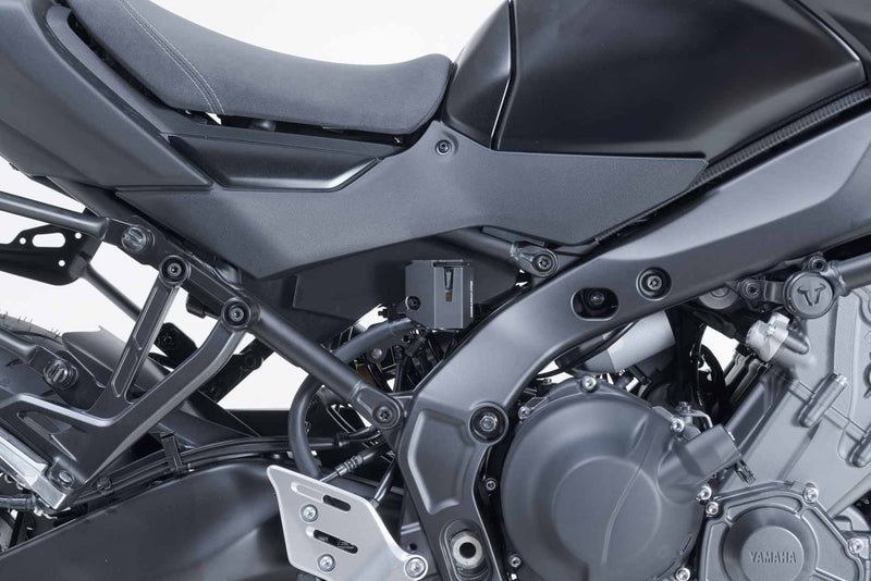 Brake fluid reservoir guard.Black. Yamaha Tracer 9 / GT / GT+ (24-).(SCT.06.597.10000/B)  [Clearance]