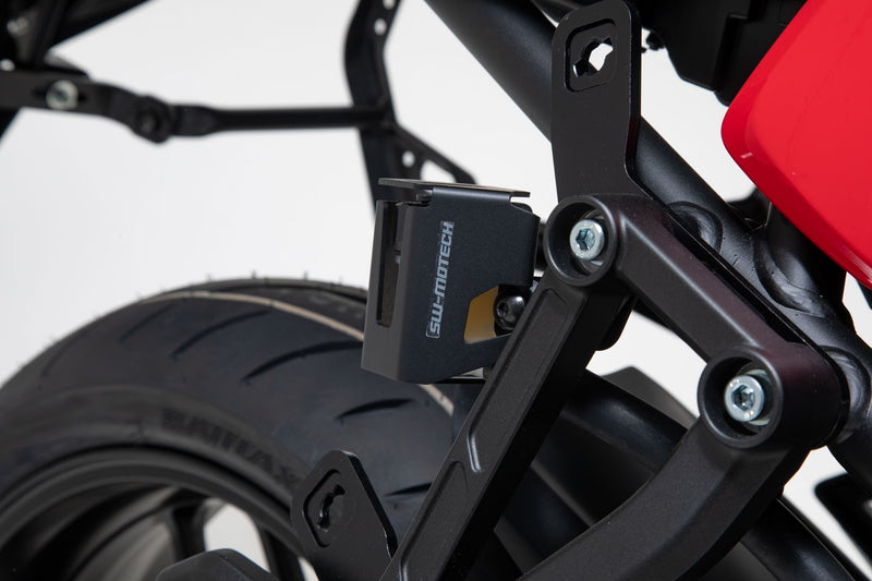 Brake fluid reservoir guard. Black. Yamaha Tracer 9 / GT (20-) / GT+ (22-). (SCT.06.921.10000/B)  [Clearance]