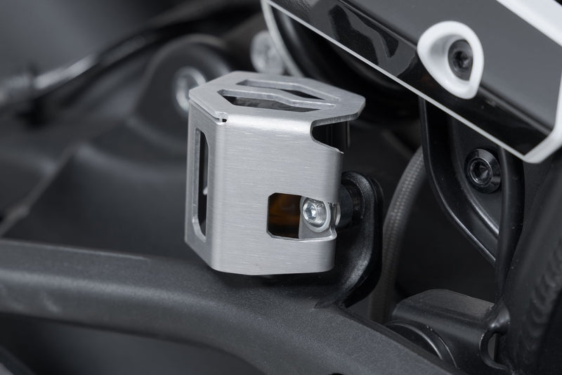 Brake fluid reservoir guard. Silver. BMW / Ducati / KTM / Husqvarna models. (SCT.07.174.10102/S)  [Clearance]