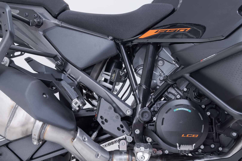 Brake fluid reservoir guard.Black. BMW / Ducati / KTM / Husqvarna models.(SCT.07.174.10900/B)  [Clearance]