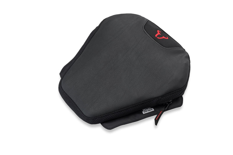 TRAVELLER RIDER cushion. Black. 30.5 x 30 cm. (SIK.00.410.10000/B)