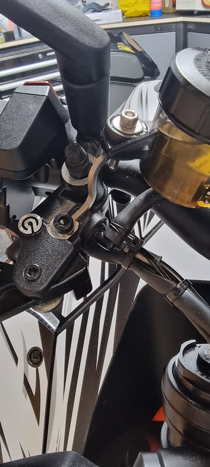 Racetorx Reservoir Brackets - Titanium